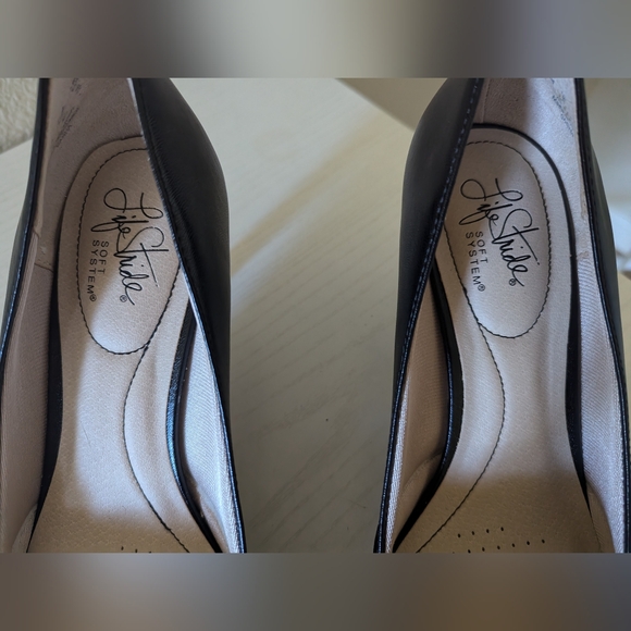 Life Stride Black Textured Heels - Picture 4 of 6